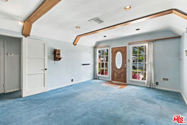 5031 Nagle Avenue, Los Angeles, CA 91423