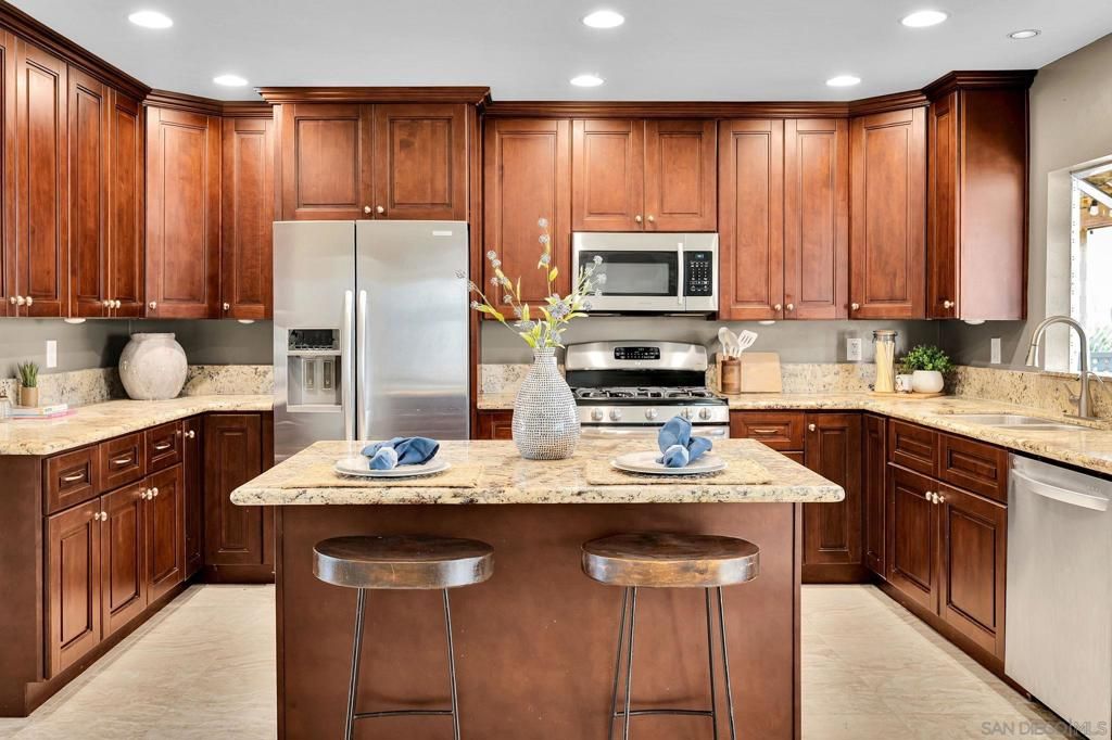 Image 10 of property listing at 9239 Francis, Spring Valley, CA 91977