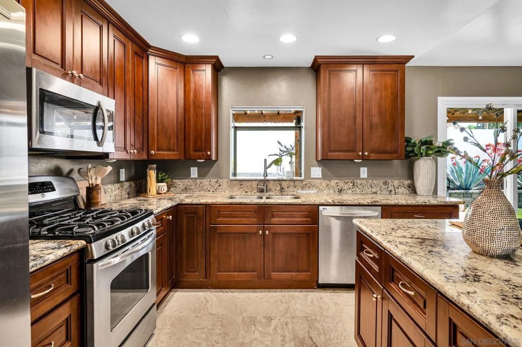 Image 11 of property listing at 9239 Francis, Spring Valley, CA 91977
