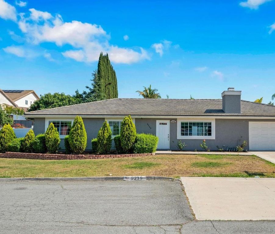 Image 2 of property listing at 9239 Francis, Spring Valley, CA 91977