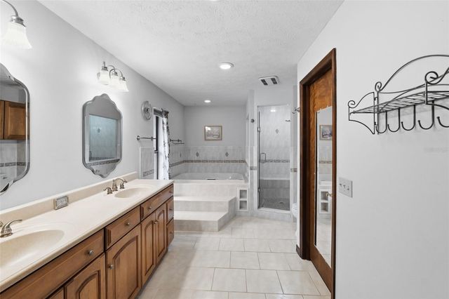 411 SUMMIT CHASE DRIVE, Valrico, FL 33594
