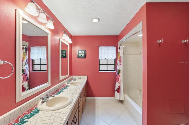 411 SUMMIT CHASE DRIVE, Valrico, FL 33594