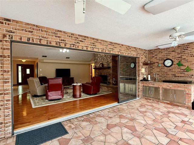 411 SUMMIT CHASE DRIVE, Valrico, FL 33594