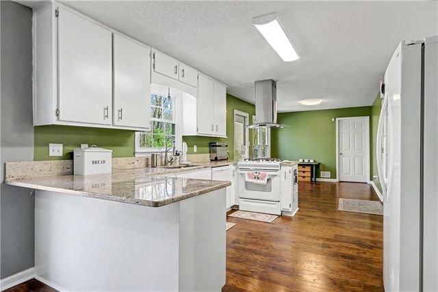 285 Creekside Way, Mcdonough, GA 30252