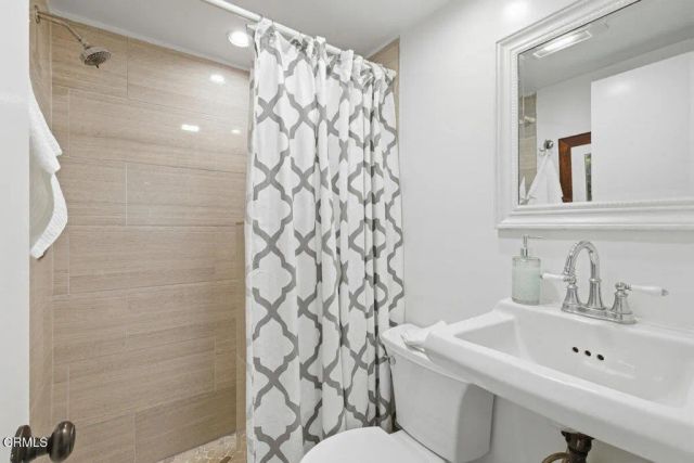 386 Larmier Avenue, Oak View, CA 93022