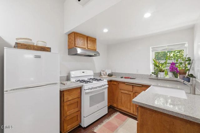 386 Larmier Avenue, Oak View, CA 93022