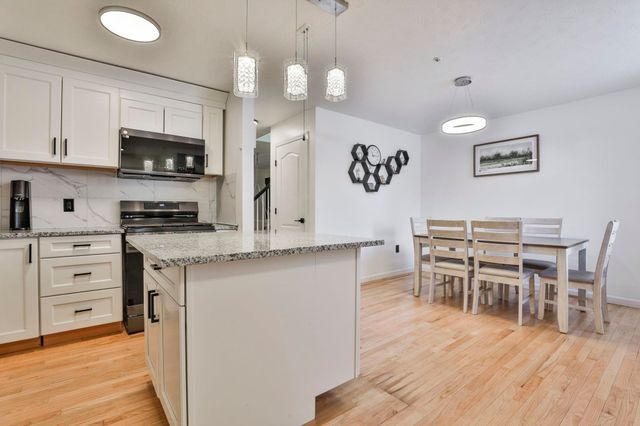 24 Suffolk Court, Bedford, NH 03110