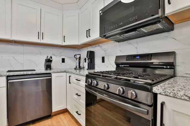 24 Suffolk Court, Bedford, NH 03110