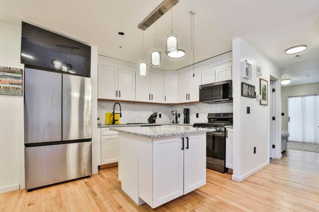 24 Suffolk Court, Bedford, NH 03110