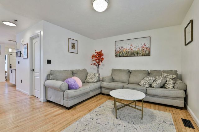 24 Suffolk Court, Bedford, NH 03110