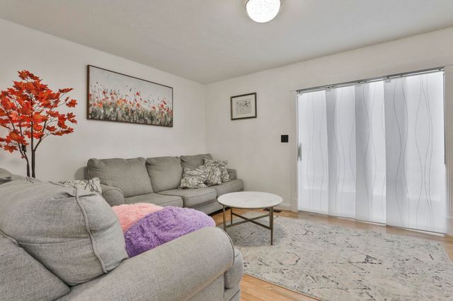 24 Suffolk Court, Bedford, NH 03110