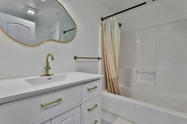 24 Suffolk Court, Bedford, NH 03110