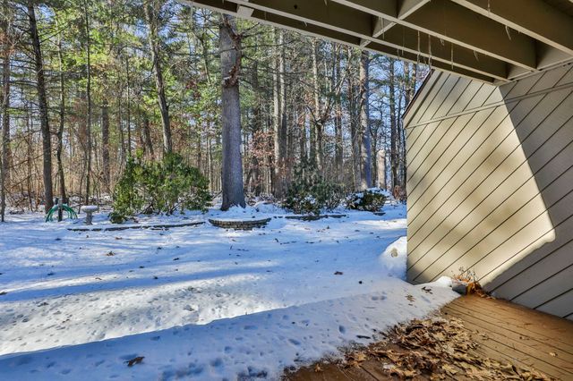 24 Suffolk Court, Bedford, NH 03110