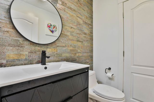 24 Suffolk Court, Bedford, NH 03110