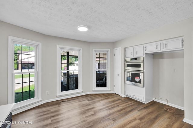 1408 Gutford Rd, Clarksville, IN 47129