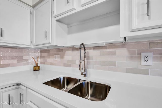 1408 Gutford Rd, Clarksville, IN 47129