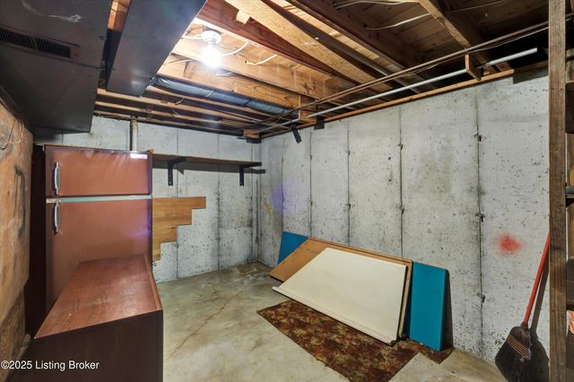 1408 Gutford Rd, Clarksville, IN 47129