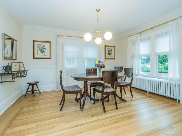 33 Oakland Street, Huntington, NY 11743