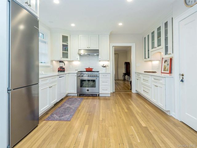 33 Oakland Street, Huntington, NY 11743