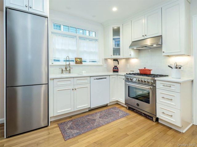 33 Oakland Street, Huntington, NY 11743