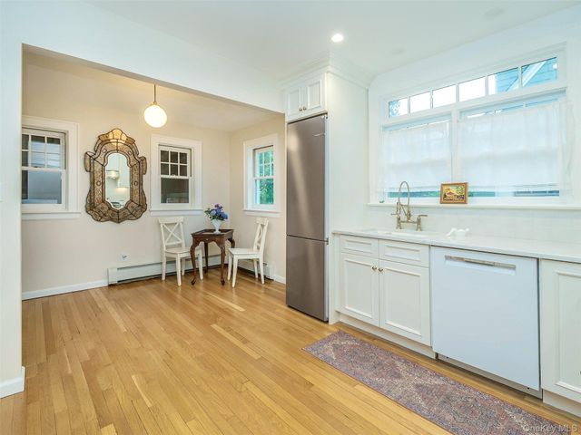 33 Oakland Street, Huntington, NY 11743