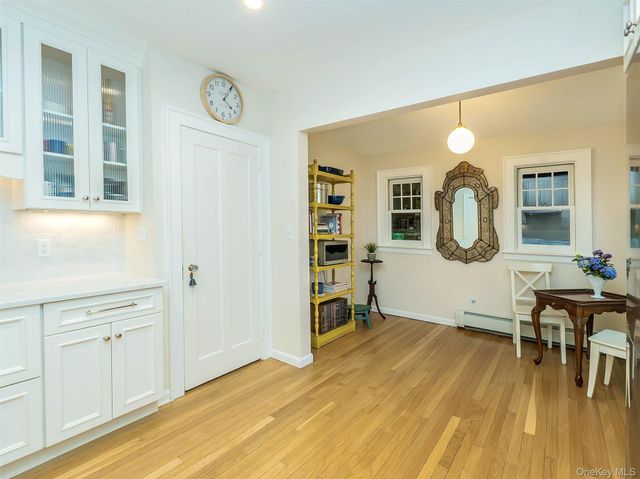 33 Oakland Street, Huntington, NY 11743