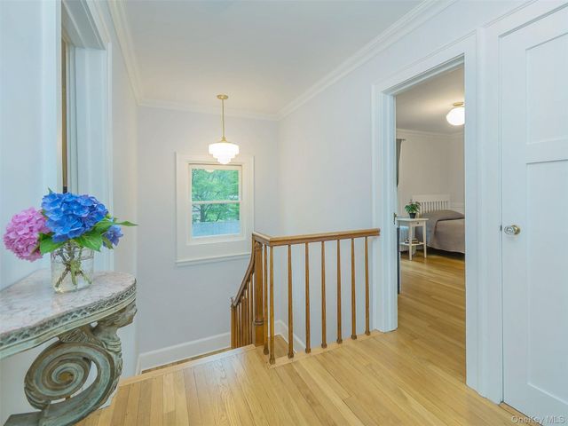 33 Oakland Street, Huntington, NY 11743