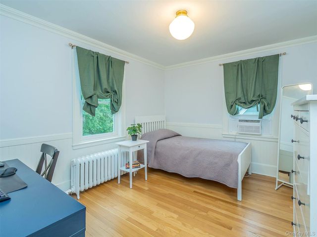 33 Oakland Street, Huntington, NY 11743