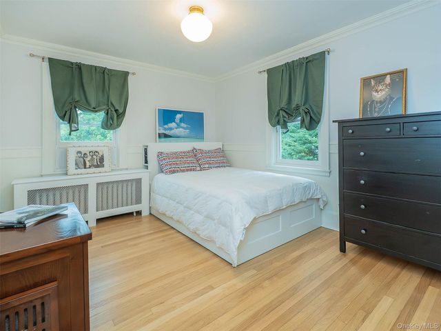 33 Oakland Street, Huntington, NY 11743