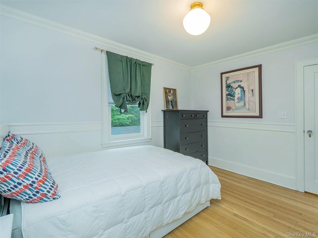 33 Oakland Street, Huntington, NY 11743
