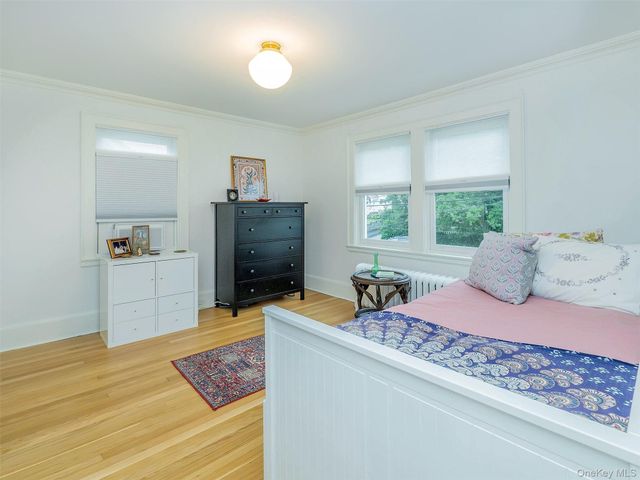33 Oakland Street, Huntington, NY 11743