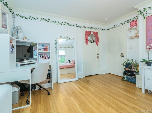 33 Oakland Street, Huntington, NY 11743
