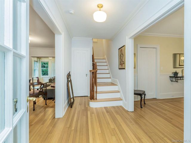 33 Oakland Street, Huntington, NY 11743