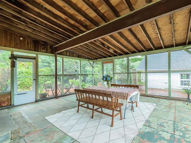 33 Oakland Street, Huntington, NY 11743