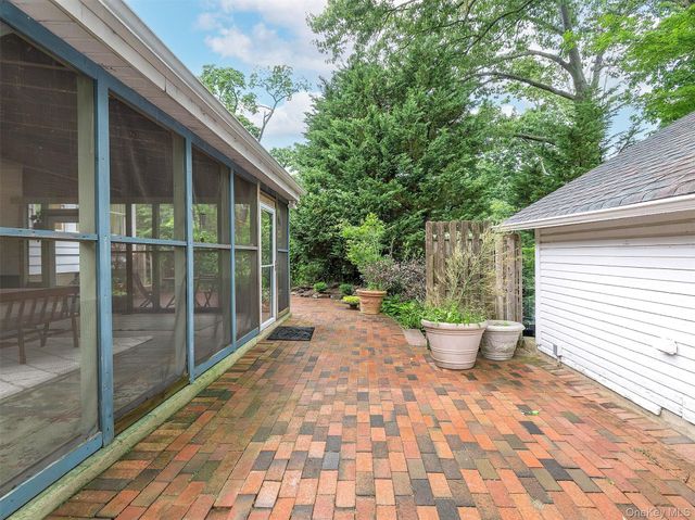 33 Oakland Street, Huntington, NY 11743
