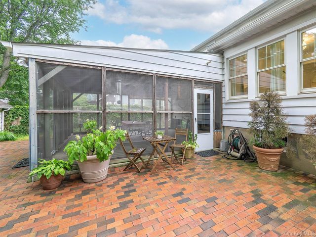 33 Oakland Street, Huntington, NY 11743