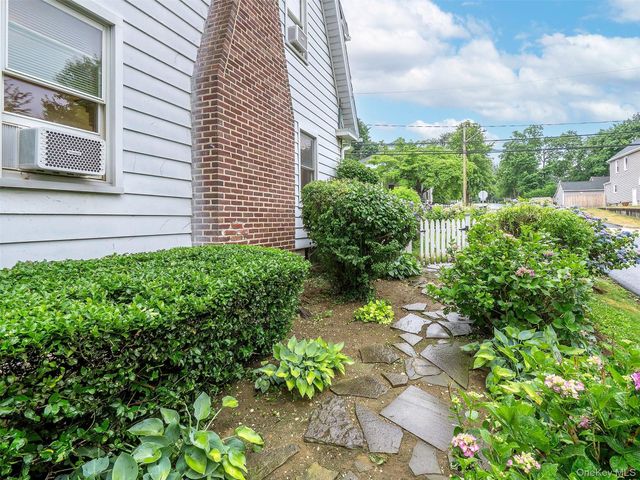 33 Oakland Street, Huntington, NY 11743