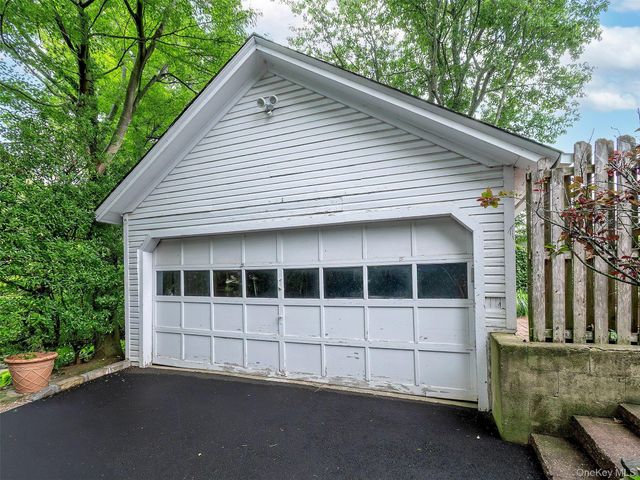 33 Oakland Street, Huntington, NY 11743