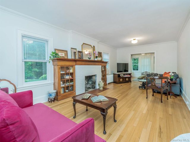 33 Oakland Street, Huntington, NY 11743