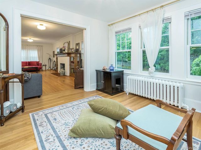 33 Oakland Street, Huntington, NY 11743