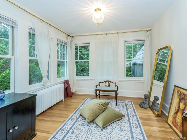 33 Oakland Street, Huntington, NY 11743
