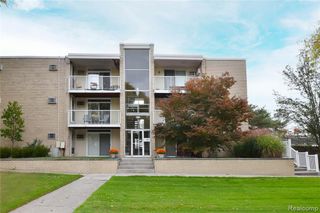 4909 Crooks Road C7, Royal Oak, MI 48073