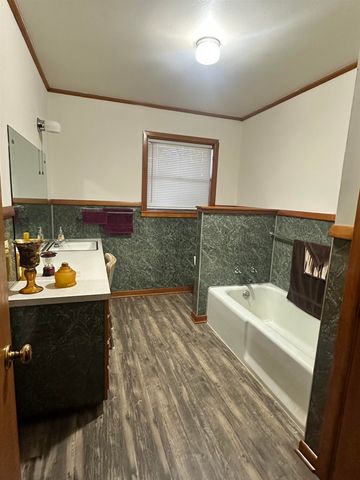 11020 Oak St, Overton, TX 75684