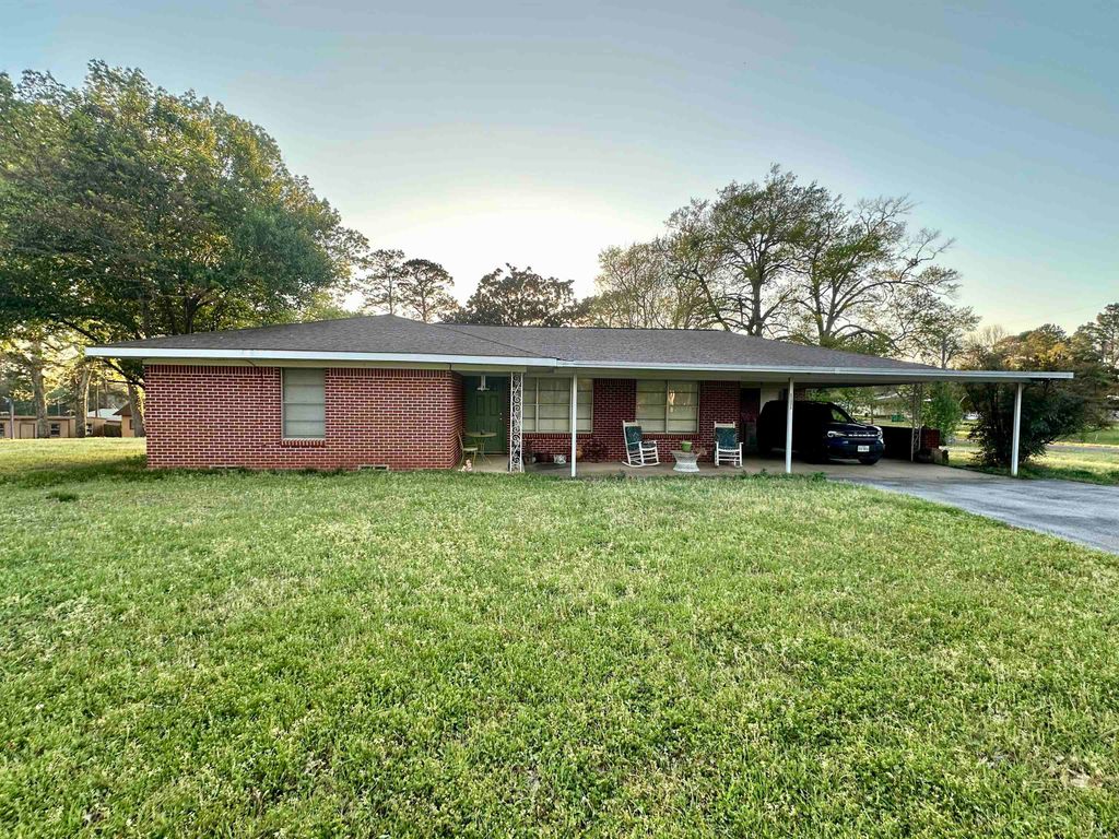 11020 Oak St, Overton, TX 75684