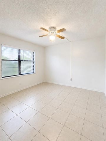 2050 Oleander Boulevard 1-105, Fort Pierce, FL 34950