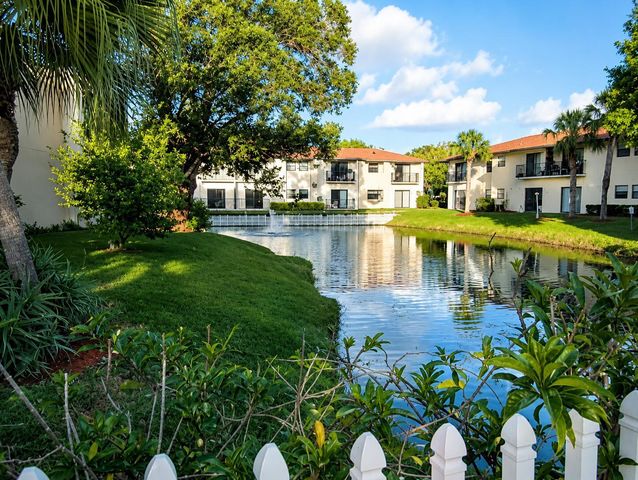 2050 Oleander Boulevard 1-105, Fort Pierce, FL 34950
