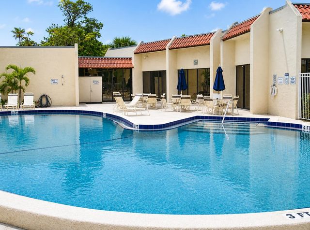 2050 Oleander Boulevard 1-105, Fort Pierce, FL 34950