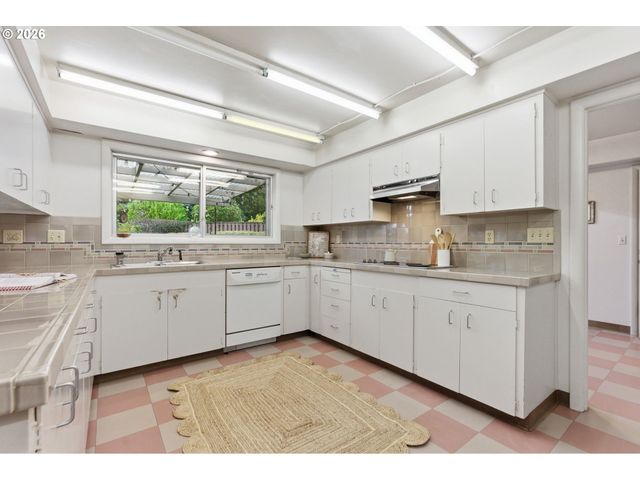 9145 Sw ALPINE Ter, Portland, OR 97225