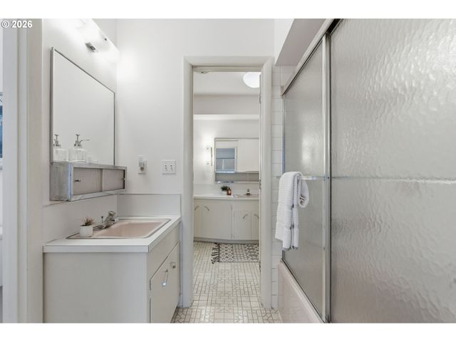 9145 Sw ALPINE Ter, Portland, OR 97225