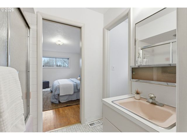 9145 Sw ALPINE Ter, Portland, OR 97225